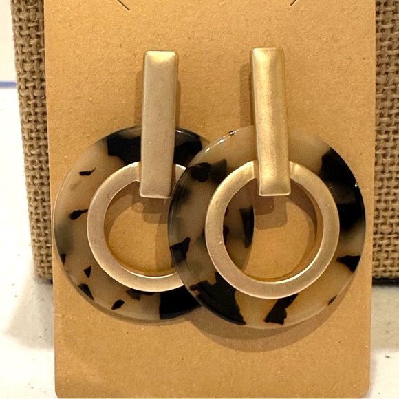 2 pairs of Faux Tortoise Earrings - gold tone accents - Picture 5 of 13